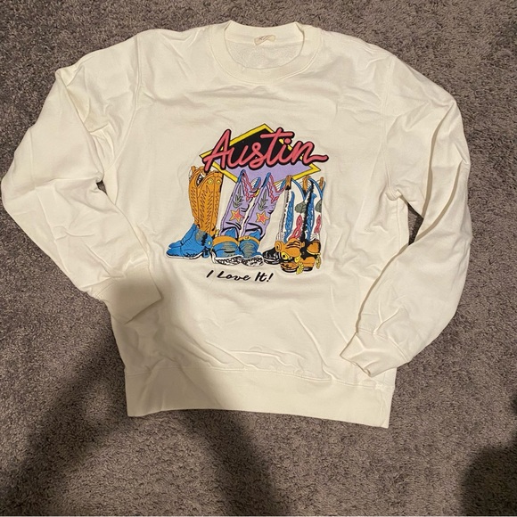 Brandy Melville Austin Crewneck - Picture 2 of 5